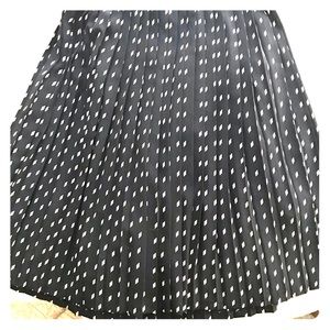 Pleated silk Banana Republic skirt